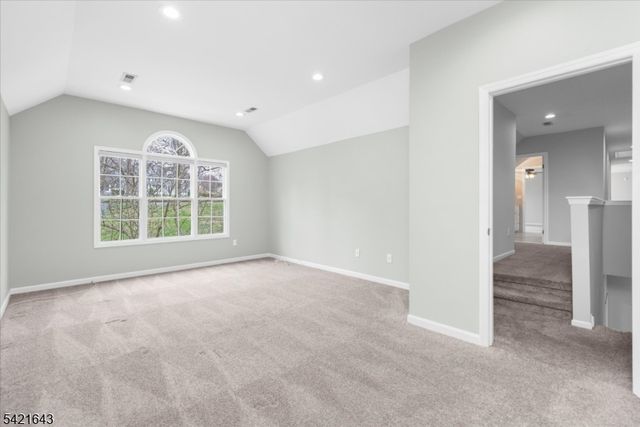 10 Blue Cliff Dr, Clinton Twp., NJ 08833