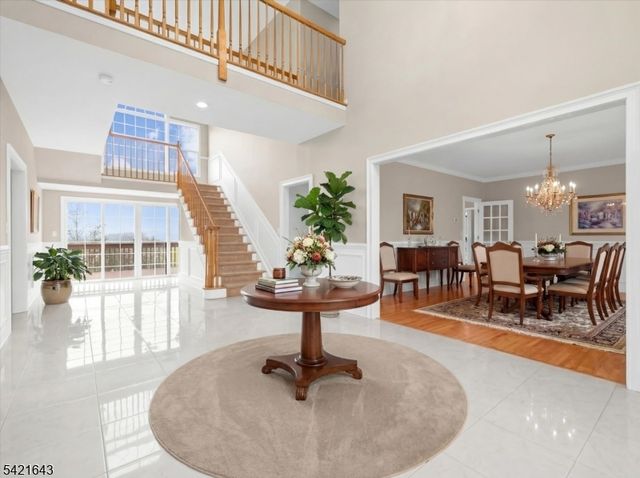 10 Blue Cliff Dr, Clinton Twp., NJ 08833