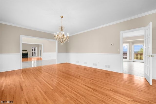 10 Blue Cliff Dr, Clinton Twp., NJ 08833