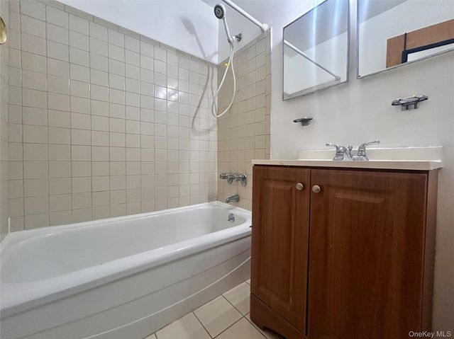 9 Wyndover Woods Lane 23, White Plains, NY 10603