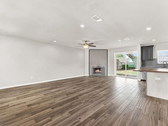2621 Ivanridge Lane, Garland, TX 75044