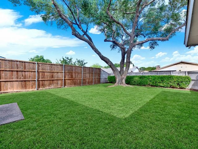 2621 Ivanridge Lane, Garland, TX 75044