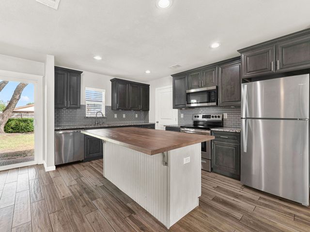 2621 Ivanridge Lane, Garland, TX 75044