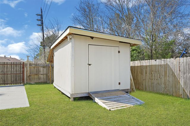 9026 Fairbloom Lane, Houston, TX 77040