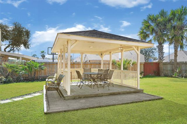 9026 Fairbloom Lane, Houston, TX 77040