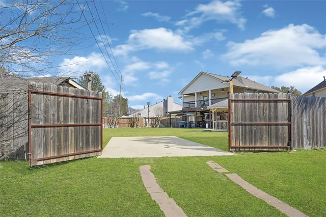 9026 Fairbloom Lane, Houston, TX 77040