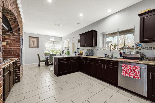 9026 Fairbloom Lane, Houston, TX 77040