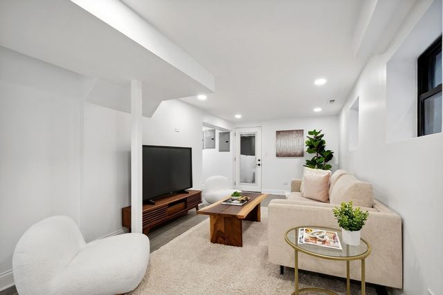 5426 N Western Avenue, Chicago, IL 60625