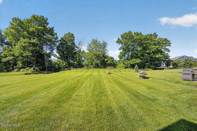 59 Somerset Drive, Halfmoon, NY 12118