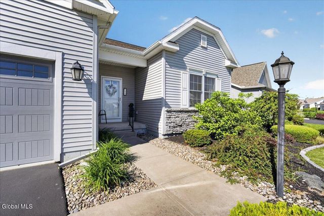 59 Somerset Drive, Halfmoon, NY 12118
