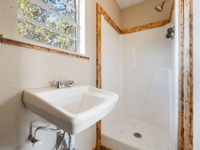 1949 County Road 347 LOOP, Gause, TX 77857