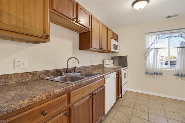 152 Jenness Ln Apt H, Newport News, VA 23602