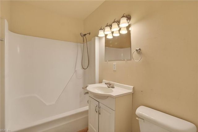 152 Jenness Ln Apt H, Newport News, VA 23602