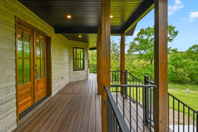 1 Top Lane, Lampe, MO 65681