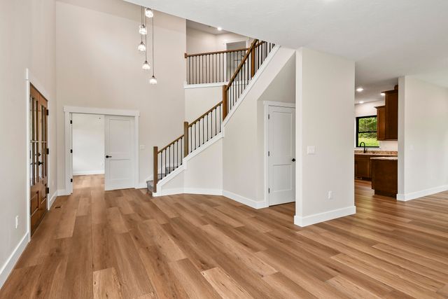1 Top Lane, Lampe, MO 65681