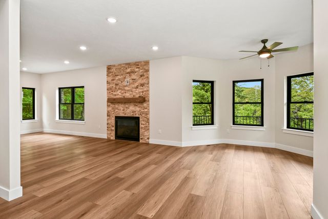 1 Top Lane, Lampe, MO 65681