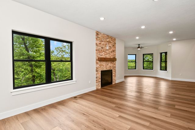 1 Top Lane, Lampe, MO 65681
