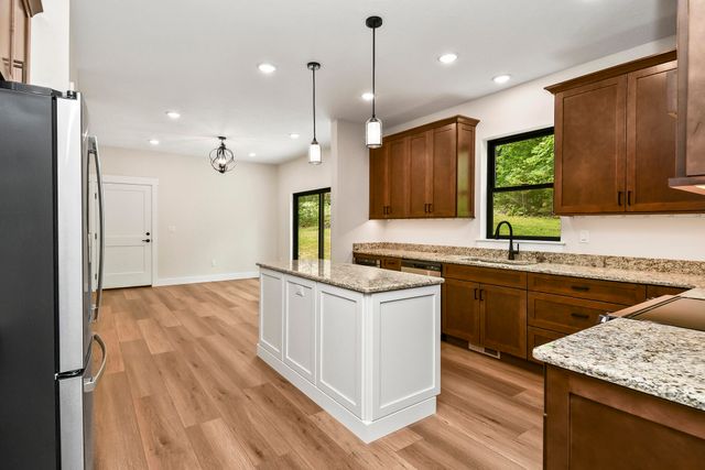 1 Top Lane, Lampe, MO 65681