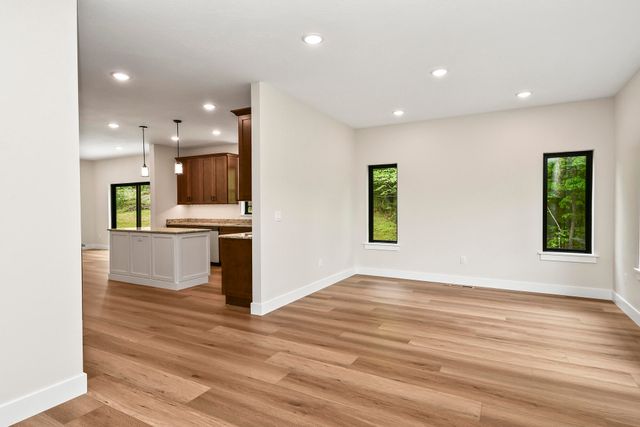 1 Top Lane, Lampe, MO 65681