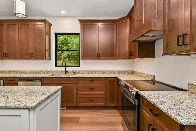 1 Top Lane, Lampe, MO 65681
