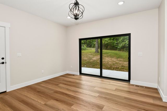 1 Top Lane, Lampe, MO 65681