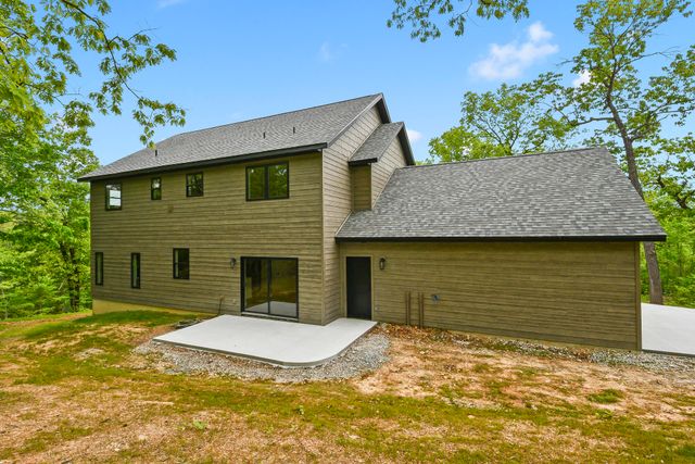 1 Top Lane, Lampe, MO 65681