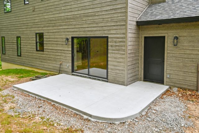 1 Top Lane, Lampe, MO 65681