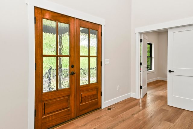 1 Top Lane, Lampe, MO 65681