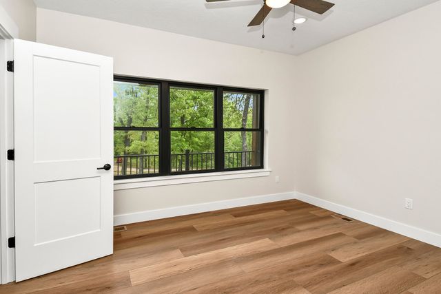 1 Top Lane, Lampe, MO 65681