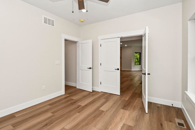 1 Top Lane, Lampe, MO 65681