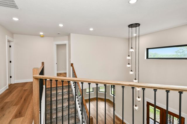 1 Top Lane, Lampe, MO 65681