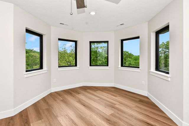 1 Top Lane, Lampe, MO 65681