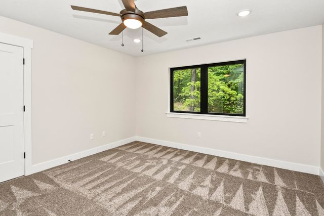 1 Top Lane, Lampe, MO 65681