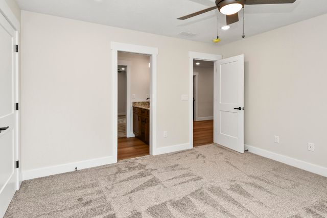 1 Top Lane, Lampe, MO 65681