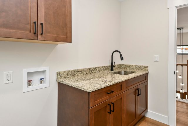 1 Top Lane, Lampe, MO 65681