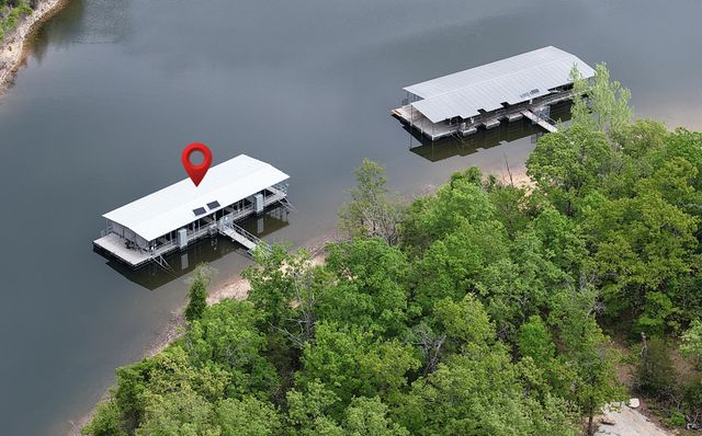 1 Top Lane, Lampe, MO 65681
