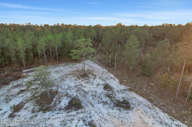 161 WINDY HILLS Road, Hawthorne, FL 32640