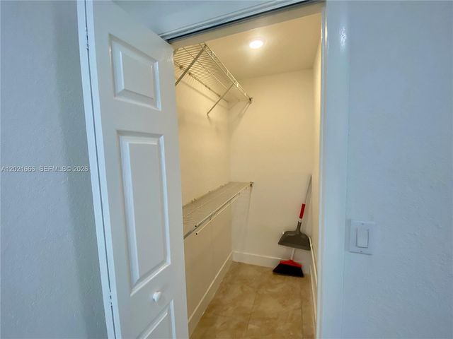 1112 N 61st Ter B, Hollywood, FL 33024