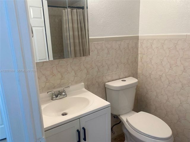 1112 N 61st Ter B, Hollywood, FL 33024
