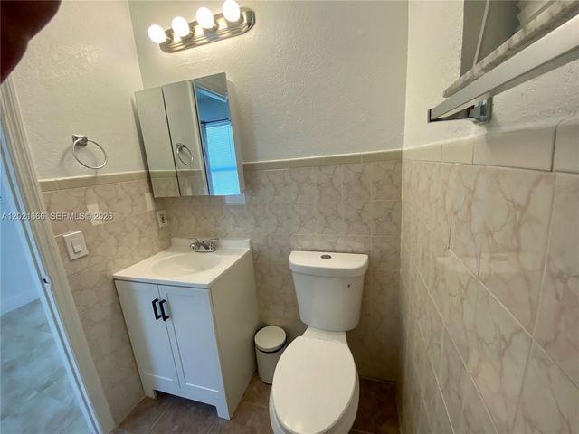 1112 N 61st Ter B, Hollywood, FL 33024