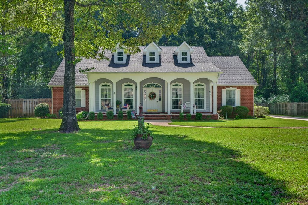 Image 1 of property listing at 6021 Dorchester Place, Crestview, FL 32536