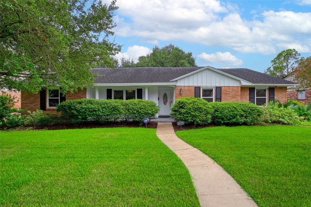 10719 Burgoyne Road, Houston, TX 77042
