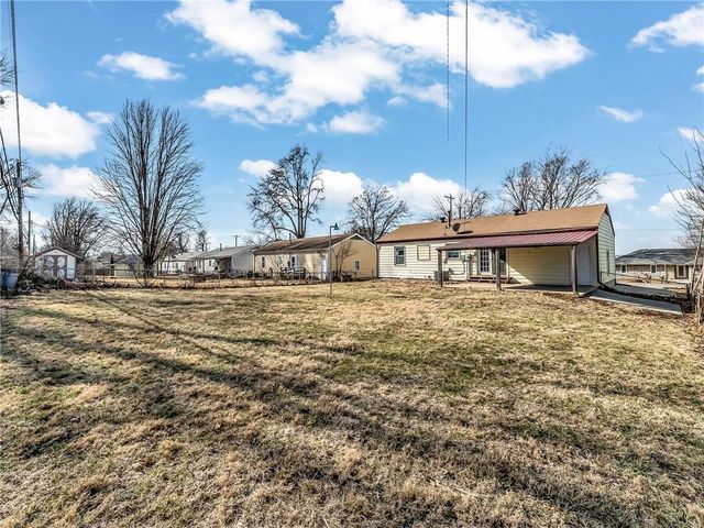 1219 N Atherton Road, Independence, MO 64056