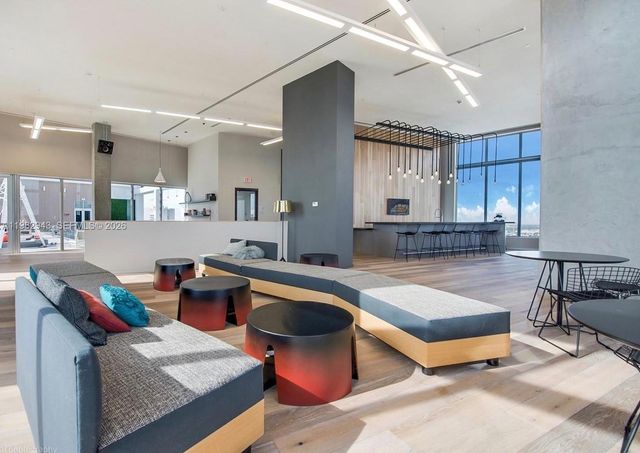 151 SE 1 St PH 10, Miami, FL 33131