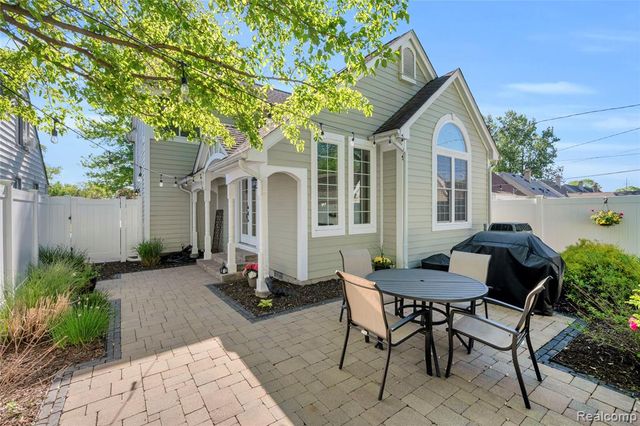 3825 Elmhurst Avenue, Royal Oak, MI 48073