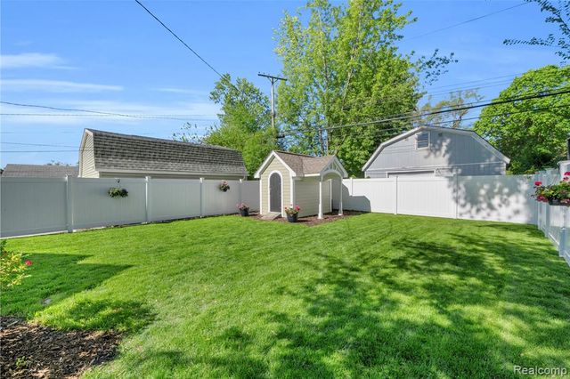 3825 Elmhurst Avenue, Royal Oak, MI 48073