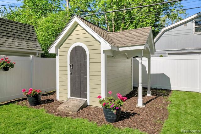 3825 Elmhurst Avenue, Royal Oak, MI 48073