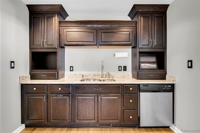 3825 Elmhurst Avenue, Royal Oak, MI 48073