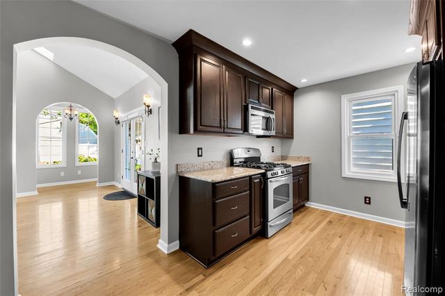 3825 Elmhurst Avenue, Royal Oak, MI 48073