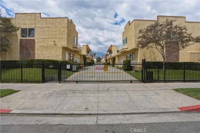 8839 Cedros Avenue 3, Panorama City, CA 91402